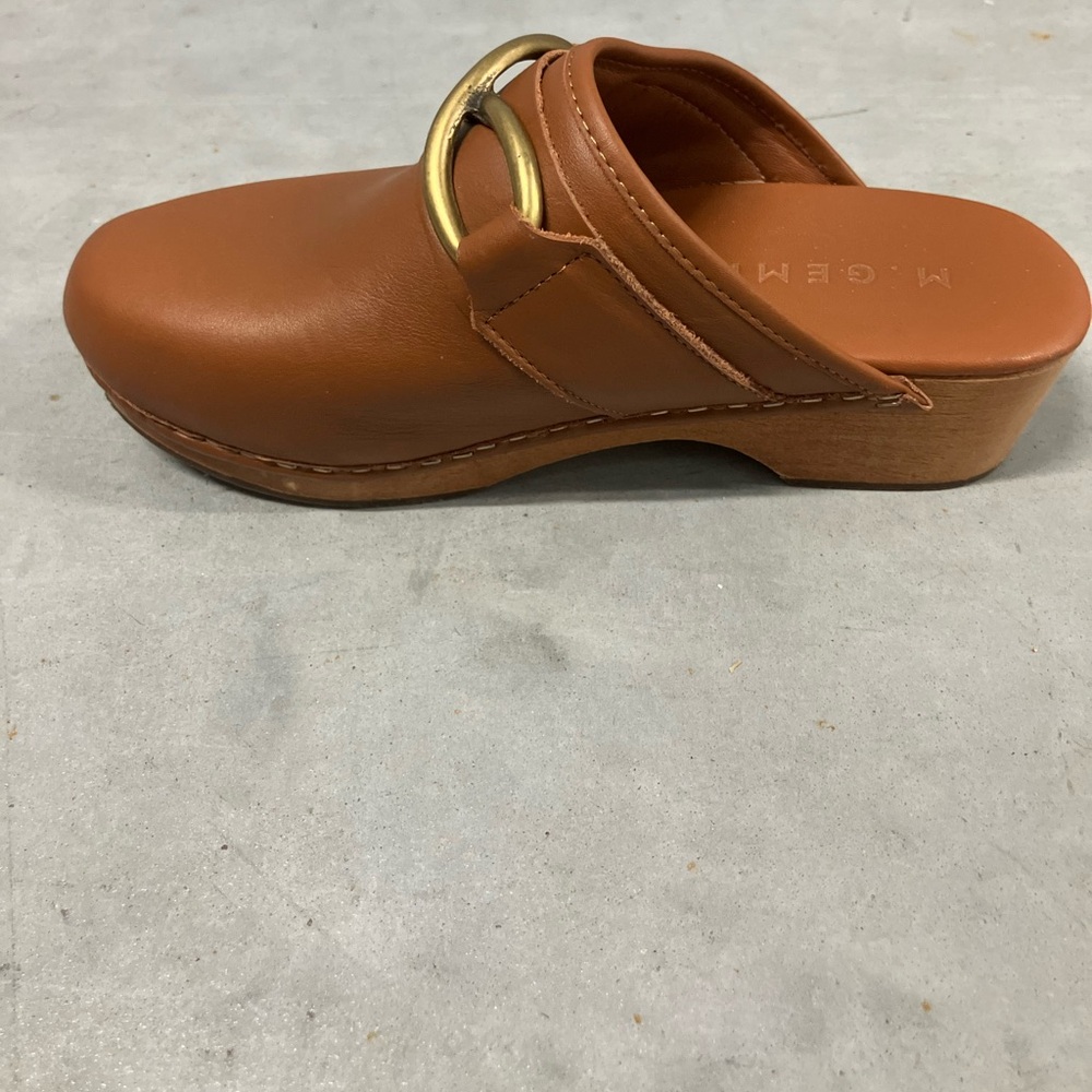 M. Gemi Tan Leather Clogs with Gold Detail - Picture 5 of 6
